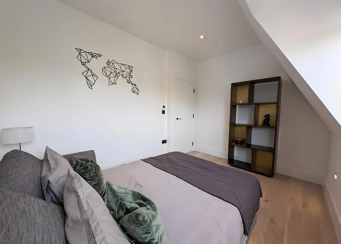 2Br Flat In Greater London With Free Parking