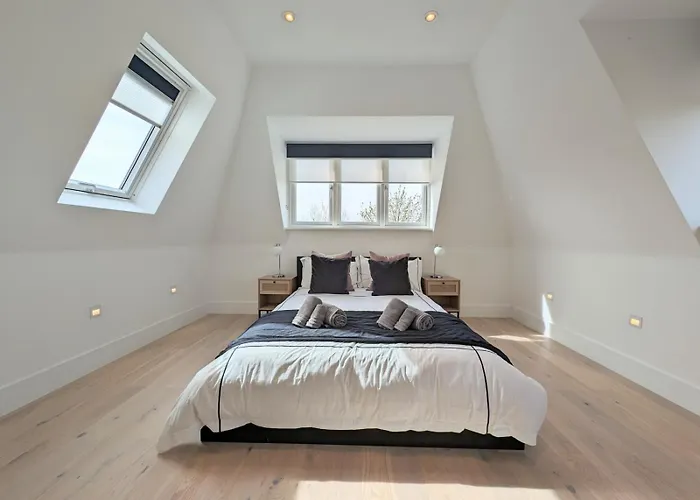 2Br Flat In Greater London With Free Parking