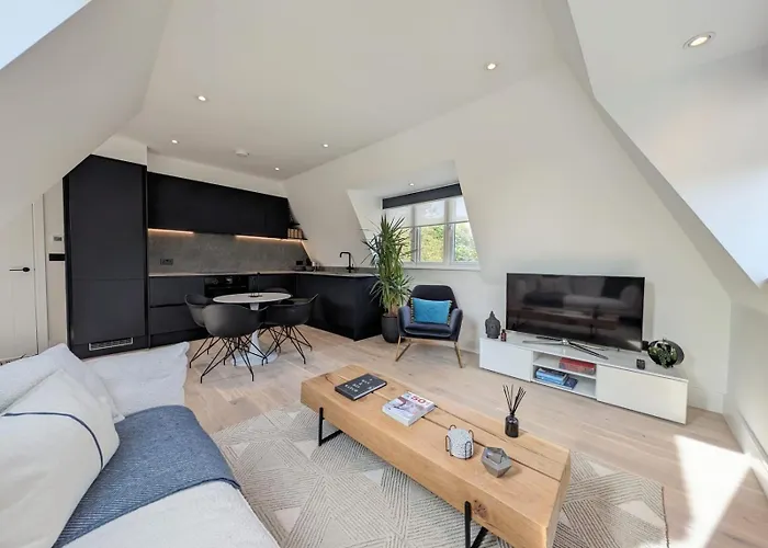 2Br Flat In Greater London With Free Parking