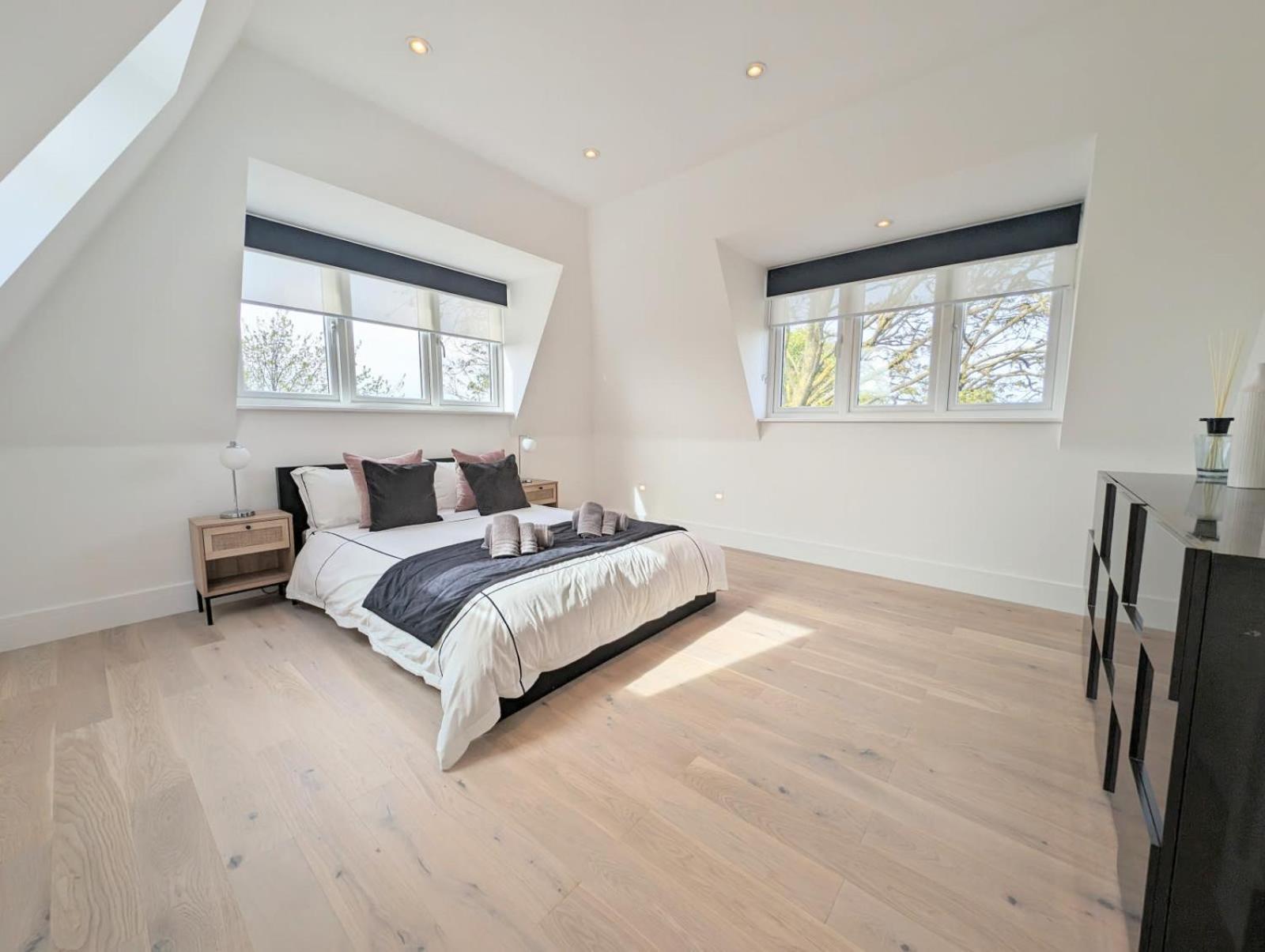 2br Flat In Greater London With Free Parking Apartment *