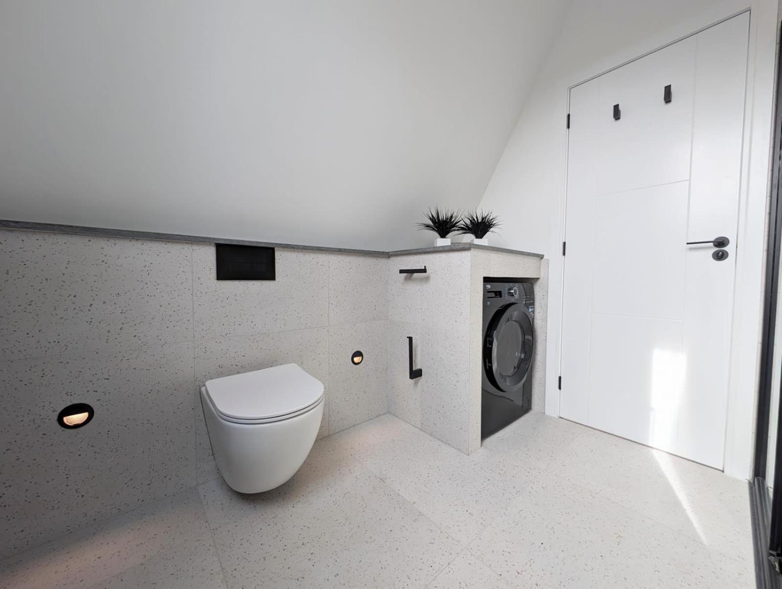 2br Flat In Greater London With Free Parking